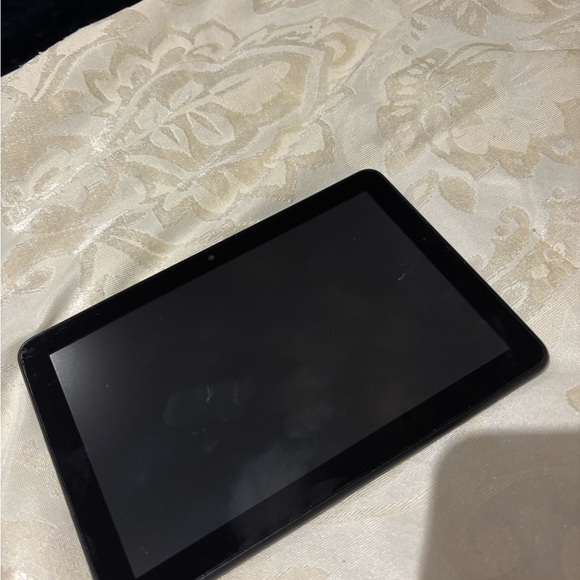 Amazon Fire Tablet - Picture 1 of 3